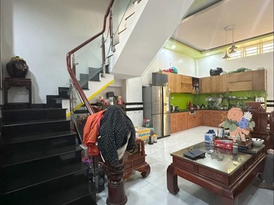 Bán nhà mặt phố thủ đức, 105m2, 4 tầng, 15.1 tỷ, sổ hồng 2