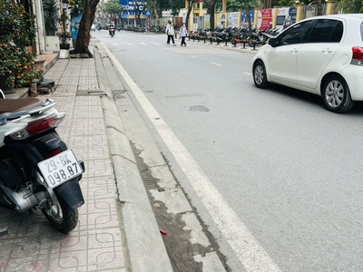 Mặt phố hoàng như tiếp 22 tỷ 52m mặt tiền 5m lô góc vỉa hè,long biên 1