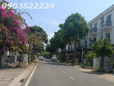 Bán nhà mặt phố tại sim city, 9,5 tỷ, 80m2, 5pn, 4wc, pháp lý đầy đủ 0