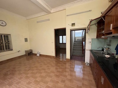 Cho thuê nhà ngõ 1 bùi xương trạch 65m2 x 3 tầng, 3 ngủ, 13.5 triệu vp cty, gđ, nhóm 6 người 0