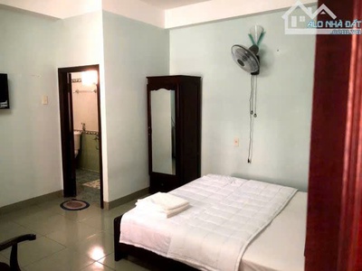 Bán khách sạn mặt tiền đường yersin, p. vạn thắng, tp. nha trang 111.1m   ngang 4.94m  giá bán: 220 2
