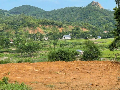 Bán đất khu vực đồi bù, núi bé, chương mỹ, hà nội. dt 1700m có 300 ont, giá 7,5 tỷ. 2