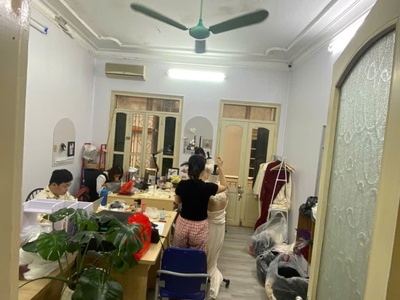 Cho thuê nhà 4 tầng tại ngõ 84 Ngọc Khánh, Ba Đình. Nhà rộng, ngõ nông ô tô đỗ cửa. Chỉ 12tr 2