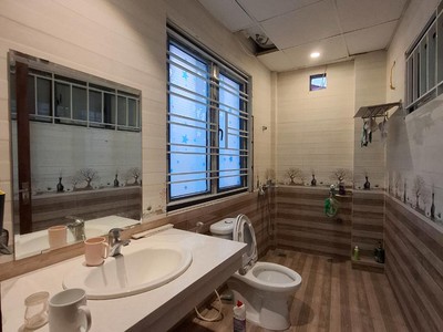 Bán nhà hoàng hoa thám, ba đình, đủ đồ, 42m2, 4 tầng, mt 4.5m, chỉ 8.8 tỷ 2
