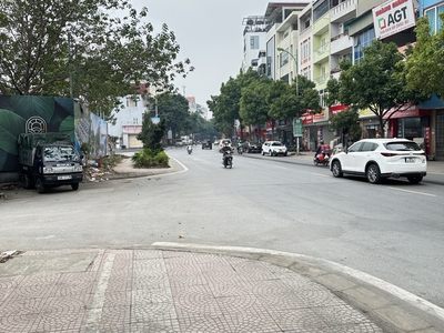 Mặt phố thạch bàn 24 tỷ 82m vỉa hè kinh doanh,long biên hà nội 1