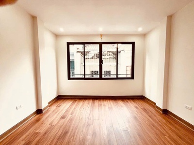 Cực hot  nhà phân lô giảng viên trường ngoại ngữ   trần quốc hoàn - 52m2 - 6 tầng - gara - thanh 1
