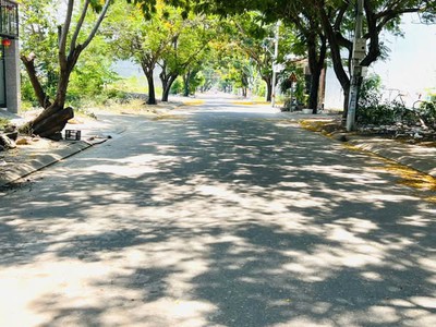 Cần bán lô tđc đất lành đường nhựa rộng 13m song song với phong châu. con đường đẹp nhất khu, mát 1