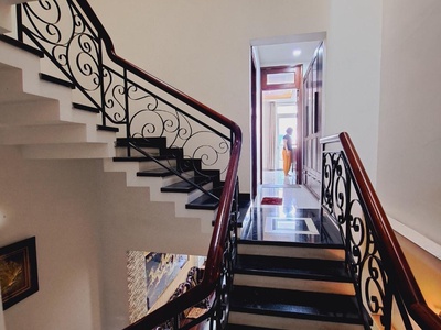 Mua vào đã lời - hxt 8m có vỉa hè 2 mét, dt: 80m  x 4 tầng  dtsd: 234m  - nội thất gỗ căm 3