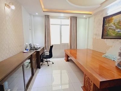 Mua vào đã lời - hxt 8m có vỉa hè 2 mét, dt: 80m  x 4 tầng  dtsd: 234m  - nội thất gỗ căm 4