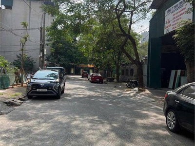 Thửa đất tại phố thượng thanh long biên mở văn phòng kinh doanh quán bi a,quán net siêu đẹp cho các 2