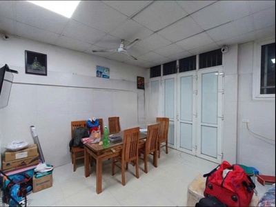 Cho thuê nhà ngõ ô tô 210 phố tân mai 4 tầng x 54m2, 12 triệu vp, cty, kd online, ở gđ, nhóm 3