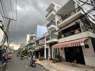 Xe hơi ngủ trong nhà, 35m2 mặt tiền ba đình quận 8 giá 5,5 tỷ 0