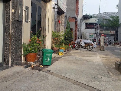 Bán nhanh nhà lô góc 3 mặt tiền đường,cách nguyễn duy trinh 100m2,oto ngủ trong nhà. 100m2, giá 11 1