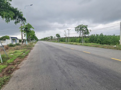 Bán 20m mặt tiền hùng vương, thị xã lagi sát biển giá ngộp 300tr/m ngang 1