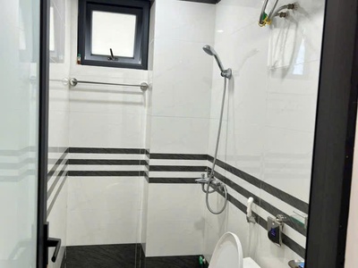 Bán nhà lạc long quân   33m  x 5 tầng - ngõ nông - gần ôtô   giá 7.3 tỷ 2