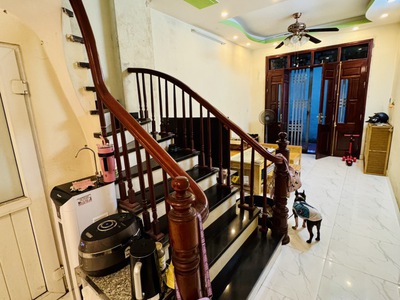 Phố 8 tháng 3 bán nhà 5 tầng dân xây ở ngay ô tô đỗ cổng hai bà trưng 0