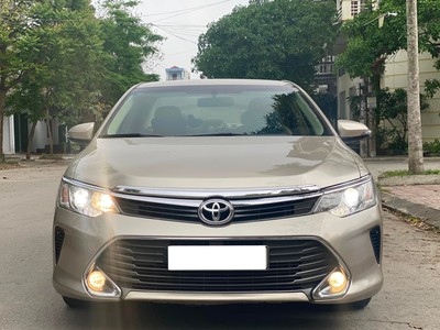 Bán xe Toyota Camry 2.0E 2017, màu vàng cát. 0