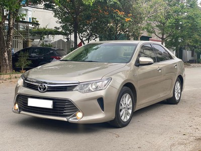Bán xe Toyota Camry 2.0E 2017, màu vàng cát. 3