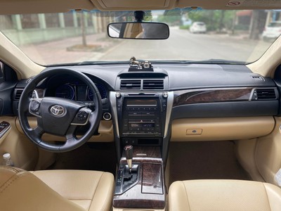 Bán xe Toyota Camry 2.0E 2017, màu vàng cát. 6