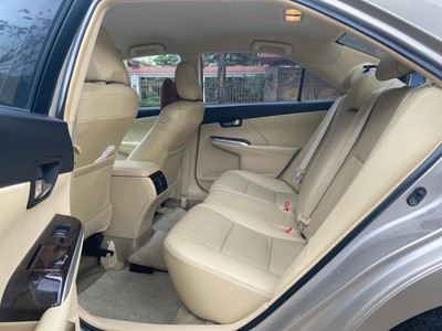 Bán xe Toyota Camry 2.0E 2017, màu vàng cát. 7