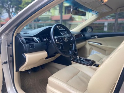 Bán xe Toyota Camry 2.0E 2017, màu vàng cát. 10