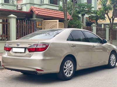 Bán xe Toyota Camry 2.0E 2017, màu vàng cát. 4