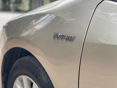 Bán xe Toyota Camry 2.0E 2017, màu vàng cát. 5