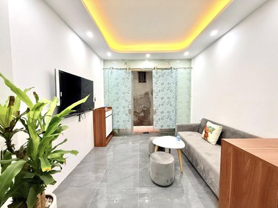 Nhà đẹp Lĩnh Nam sát chân cầu Vình Tuy diện tích 30 mét 5 tầng 3 ngủ gần đường ô tô nhỉnh 5 tỷ 0