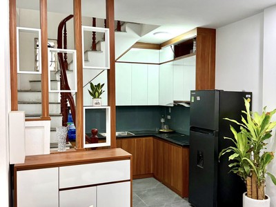 Nhà đẹp Lĩnh Nam sát chân cầu Vình Tuy diện tích 30 mét 5 tầng 3 ngủ gần đường ô tô nhỉnh 5 tỷ 1
