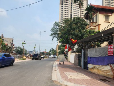 Khu vực phân lô văn phú , hà đông,mặt tiền rộng, nhà thiết kế hiện đại , nội thất cao cấp, có thang 1