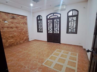Cho thuê nhà ngõ 42 phố Trần Cung, Diện tích 50m2 x 5 tầng, nhà đẹp, ô tô đậu cửa 3