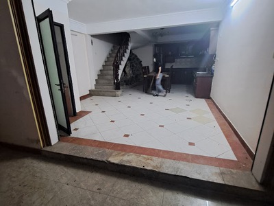 Cho thuê nhà ngõ 42 phố Trần Cung, Diện tích 50m2 x 5 tầng, nhà đẹp, ô tô đậu cửa 9