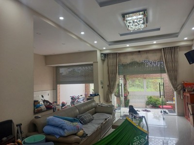 Bán nhà mặt phố q.9, 140m , 3 tầng, 4pn, 9.35  tỷ, sổ hồng 0