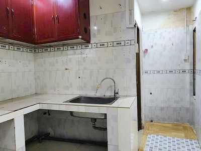 Nhà 2 tầng hẻm thẳng ngay chợ ba đình p10q8. giá: 3.68 tỷ 2