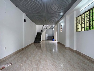 Bán nhà mặt phố linh trung, thủ đức, 52m , 3.95  tỷ, sổ hồng 1