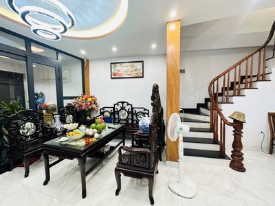 Bán nhà nghi tàm   tây hồ, 5 tầng kiên cố, giá chỉ 6 tỷ 3