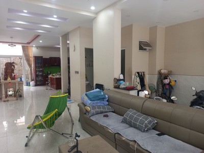 Bán nhà mặt phố q.9, 140m , 3 tầng, 4pn, 9.35  tỷ, sổ hồng 1