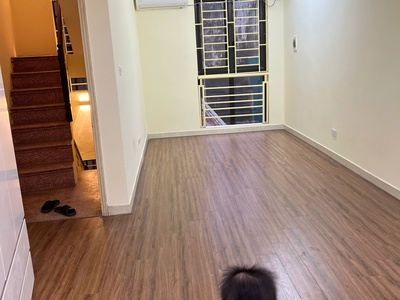 Cho thuê nhà ngõ thịnh quang, 5 tầng x 40m2, 3 ngủ khép kín, 15m ô tô, 14 triệu 2