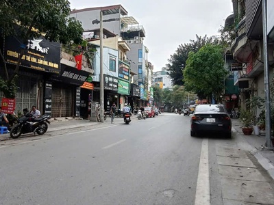 Bán đất tặng dẫy nhà mặt tiền phố vọng, 1100 m2, mặt tiền 30 m, giá 358 tỷ. 1