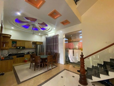 Cho thuê biệt thự Văn Cao, DT: 180m2, 4 p.ngủ khép kín. 2