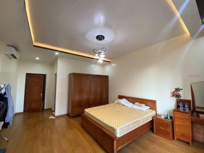 Cho thuê biệt thự Văn Cao, DT: 180m2, 4 p.ngủ khép kín. 5