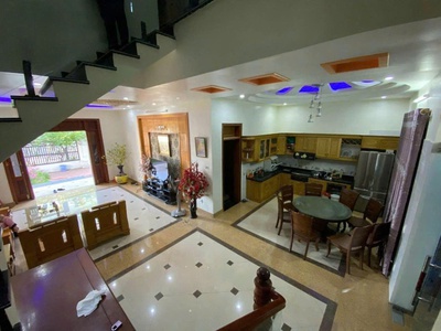 Cho thuê biệt thự Văn Cao, DT: 180m2, 4 p.ngủ khép kín. 6