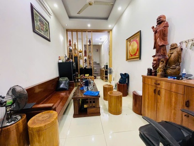 Bán nhà phạm văn đồng, cầu giấy 40m, 4 tầng, dân xây, ngõ thông, lô góc, gần phố, giá chỉ 8.6 tỷ. 0