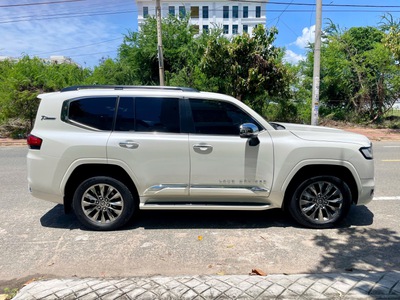 Bán Toyota Land Cruiser LC300 sản xuất 2024, mới 99,99. 2