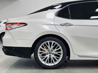 Bán xe Toyota Camry 2.5Q 2020, màu trắng. 2