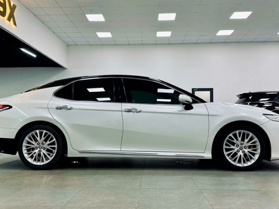 Bán xe Toyota Camry 2.5Q 2020, màu trắng. 7