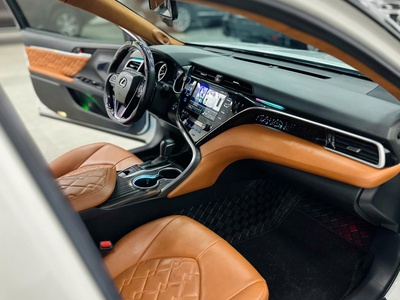 Bán xe Toyota Camry 2.5Q 2020, màu trắng. 8