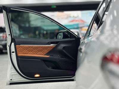 Bán xe Toyota Camry 2.5Q 2020, màu trắng. 15