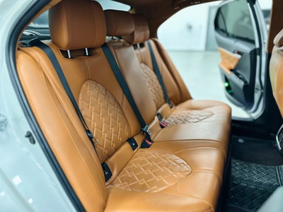 Bán xe Toyota Camry 2.5Q 2020, màu trắng. 19