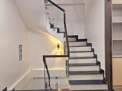 Lô góc 2 thoáng mặt tiền rộng 226 Nguyễn Văn Cừ cách phố chỉ vài bước chận giá nhỉnh 9 tỷ 1